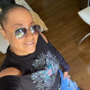 Meet your Posher, Monique